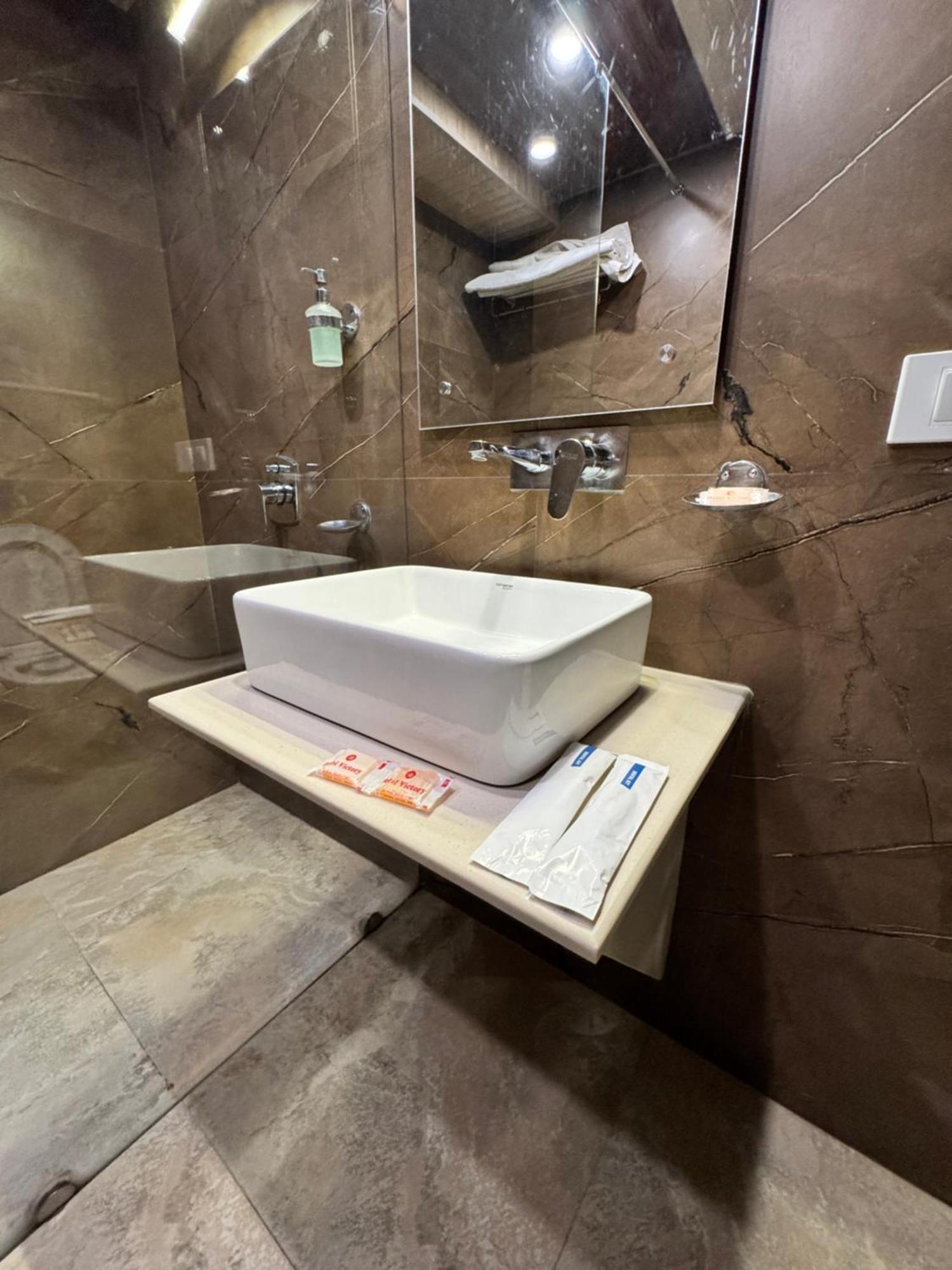 Victory Hotel And Restaurant By Gs Hospitality シムラー エクステリア 写真