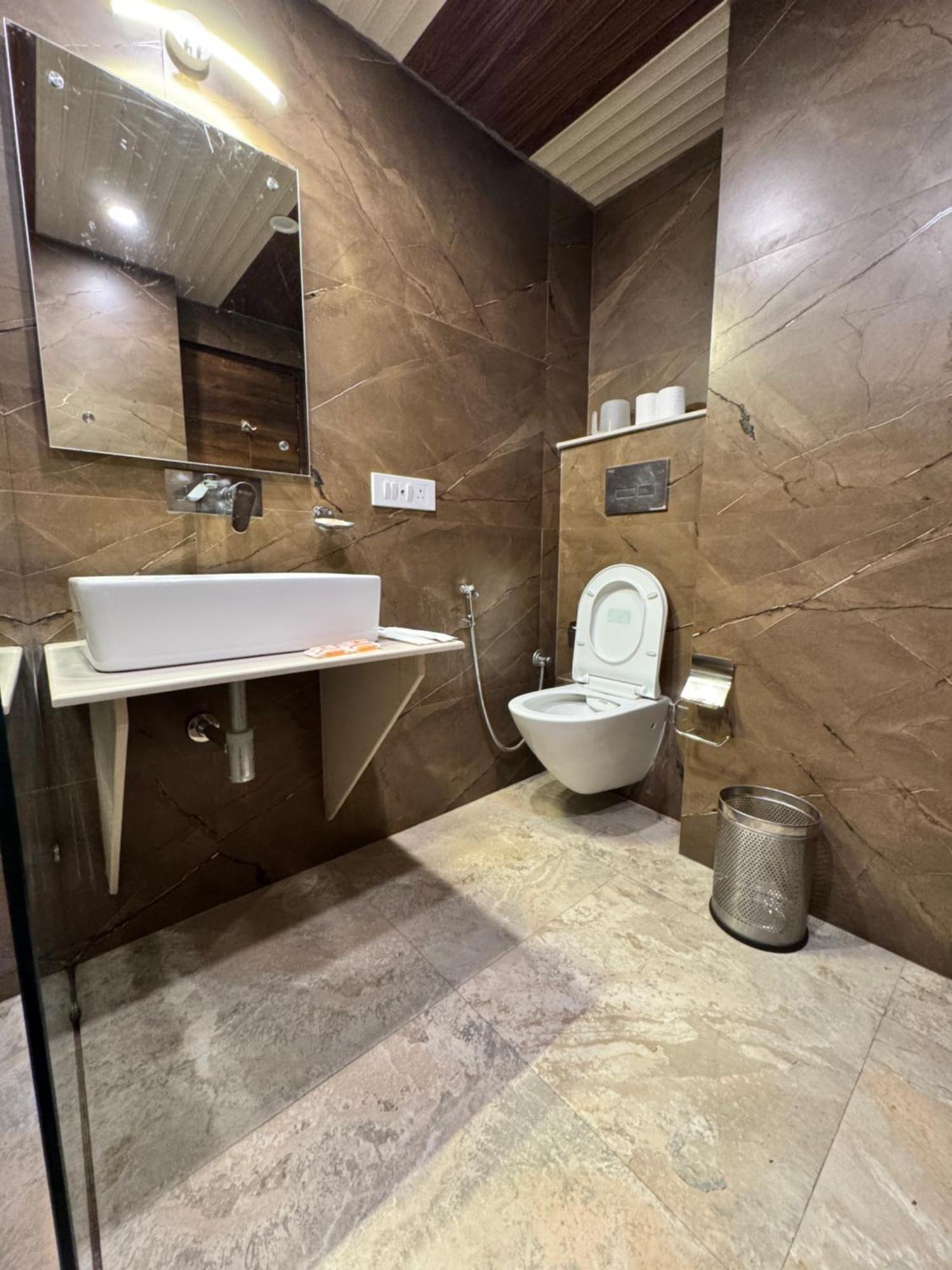 Victory Hotel And Restaurant By Gs Hospitality シムラー エクステリア 写真