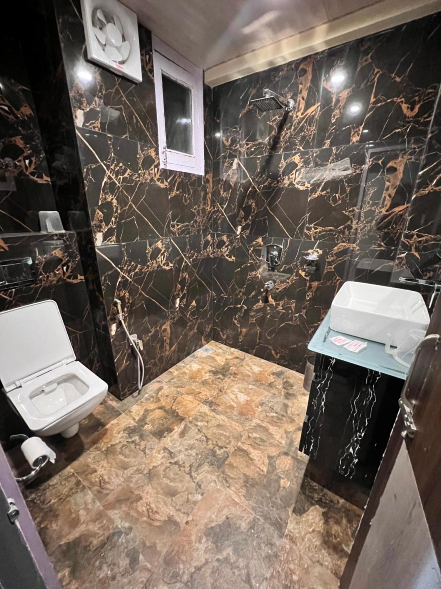 Victory Hotel And Restaurant By Gs Hospitality シムラー エクステリア 写真